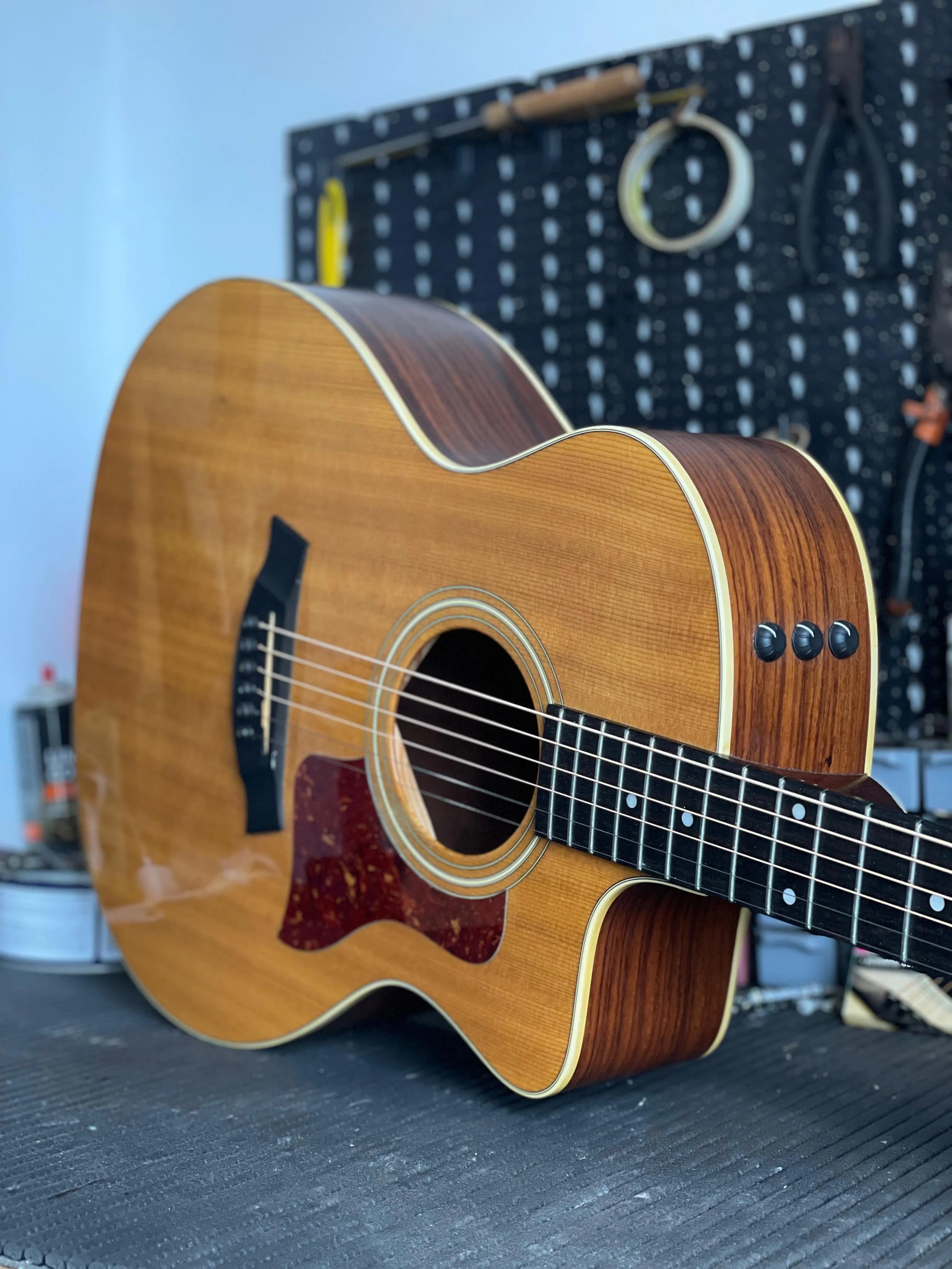 Regulagem de guitarra Stratocaster na bancada